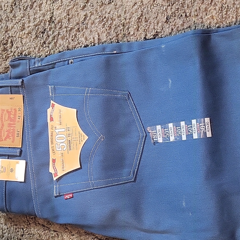Levis - Picture 4 of 4